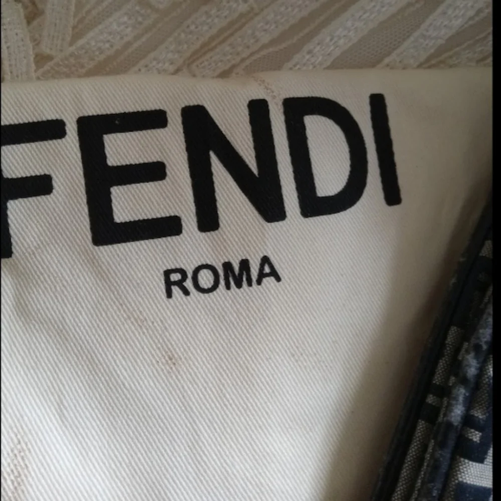 Vintage FENDI Shoulder Bag - Picture 14 of 15